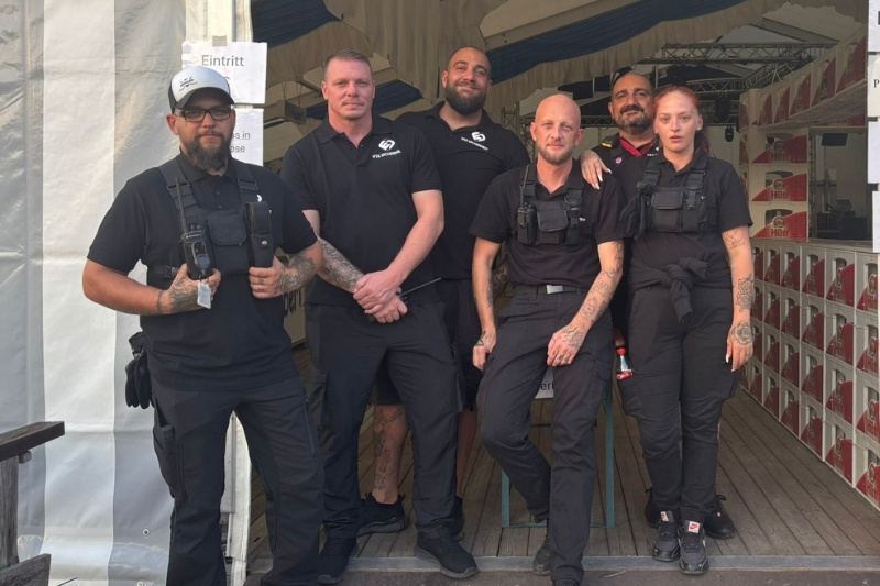 Team des VSS Sicherheitsdienst Baunatal – Security-Mitarbeiter in Kassel vor dem Einsatz